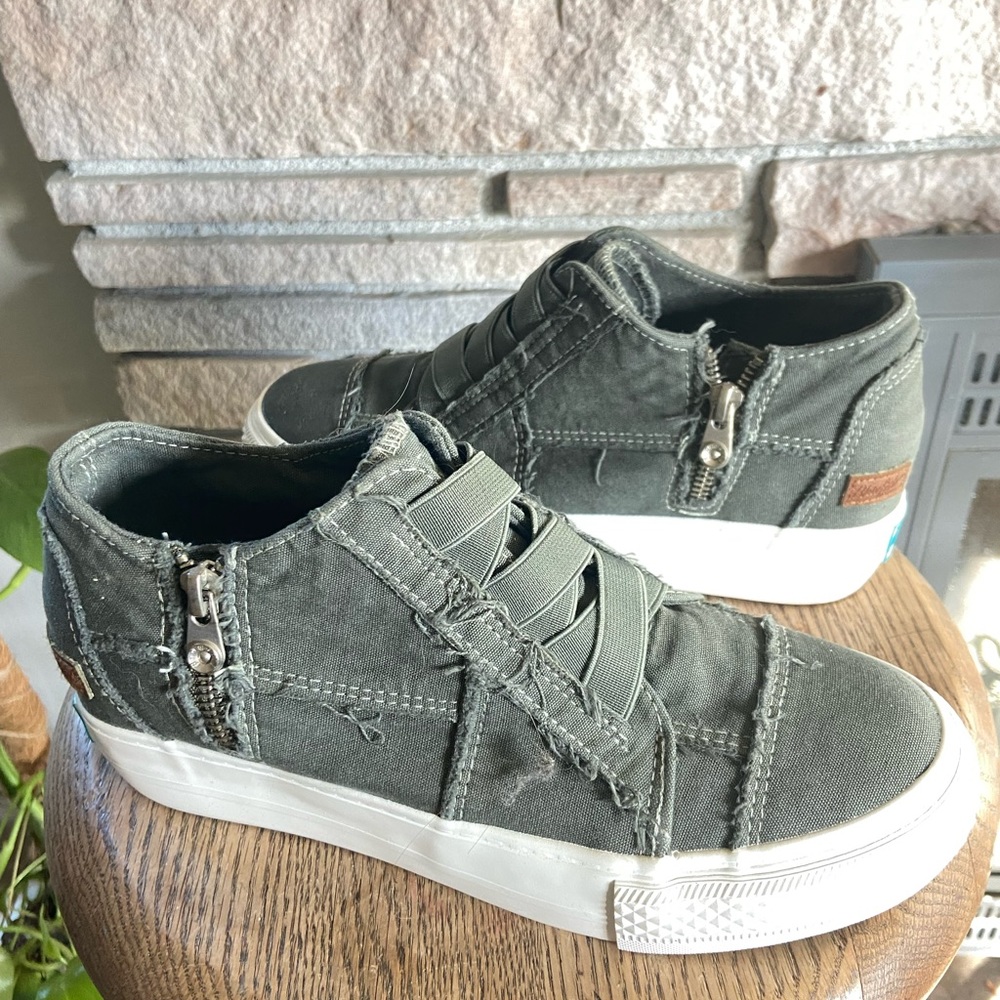 Blowfish 1.5” Platform Slipon Sneakers NWOT